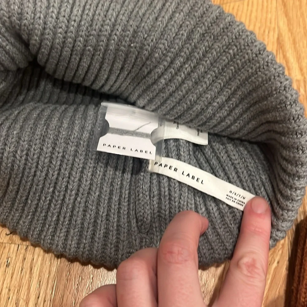 Two Paper Label beanies - Picture 6 of 7